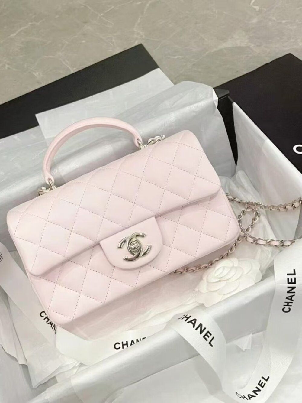 Classic Chanel Bag: A Stylish and Versatile Choice for Elegance